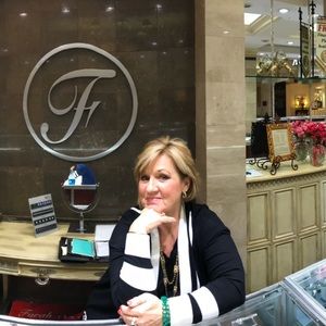 Meet your Posher, Lorie